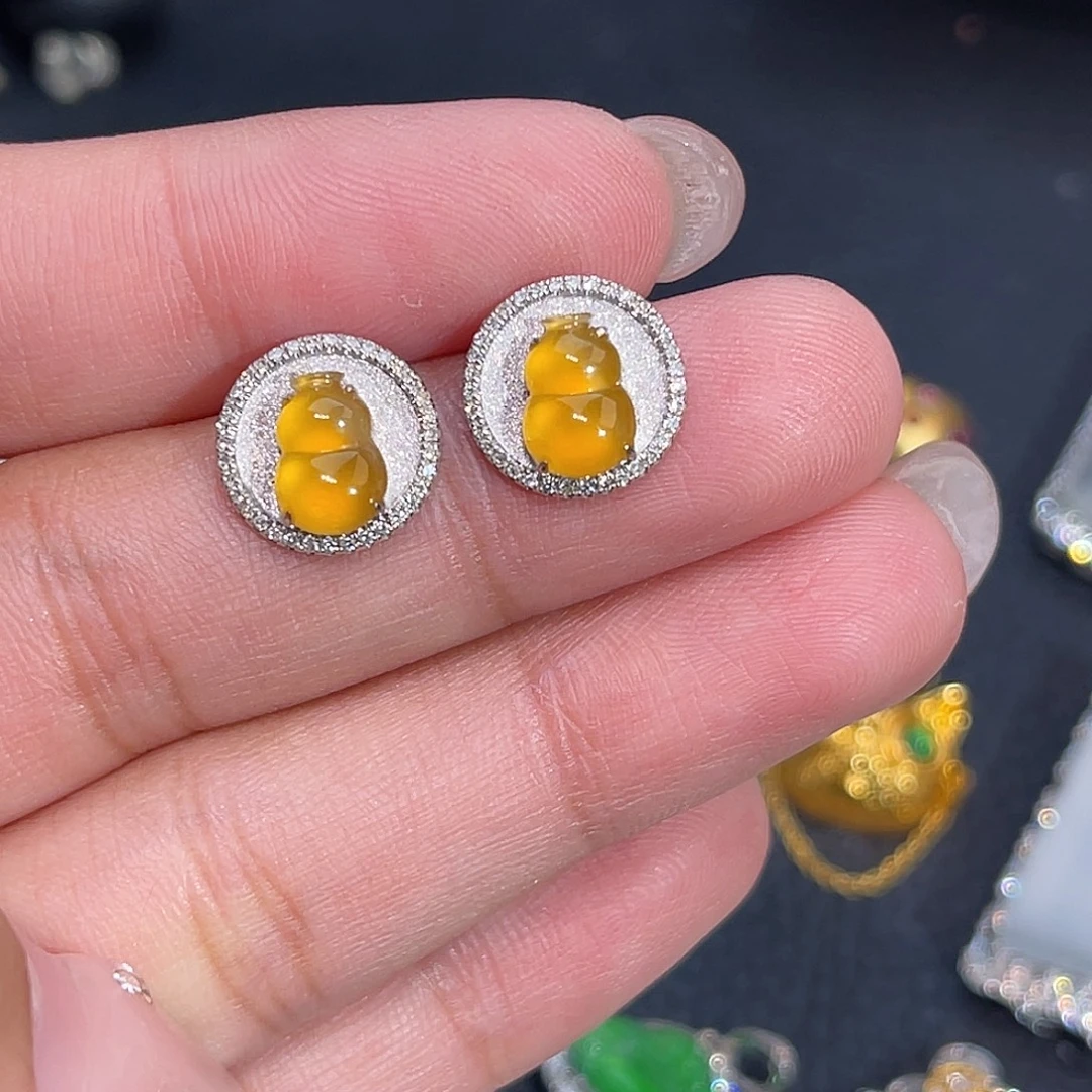 18K金镶嵌翡翠耳饰葫芦