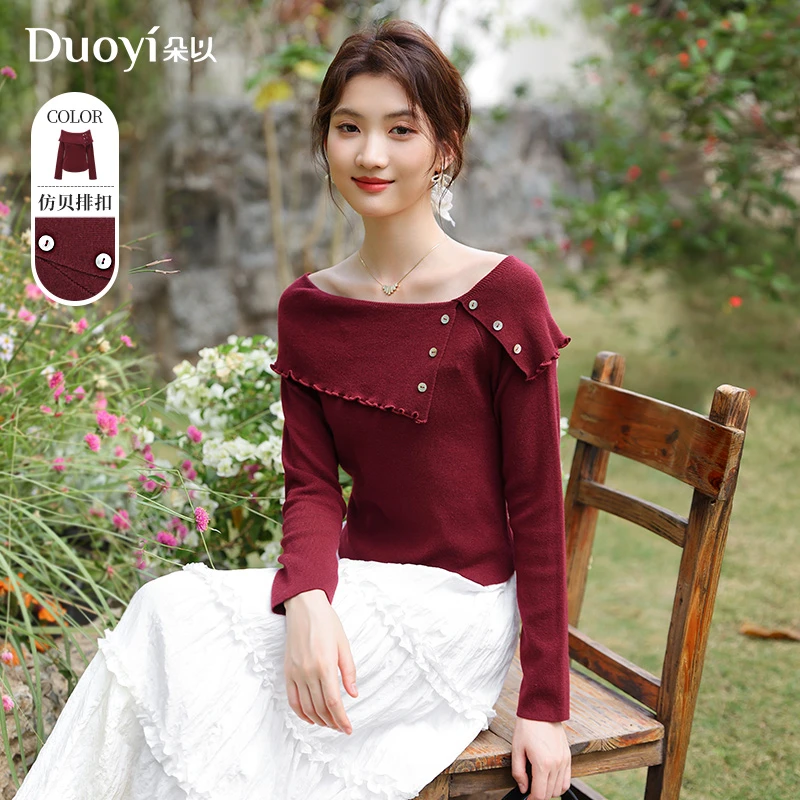 朵以2025春季新款气质复古翻边一字肩红色修身长袖毛织40VC518030