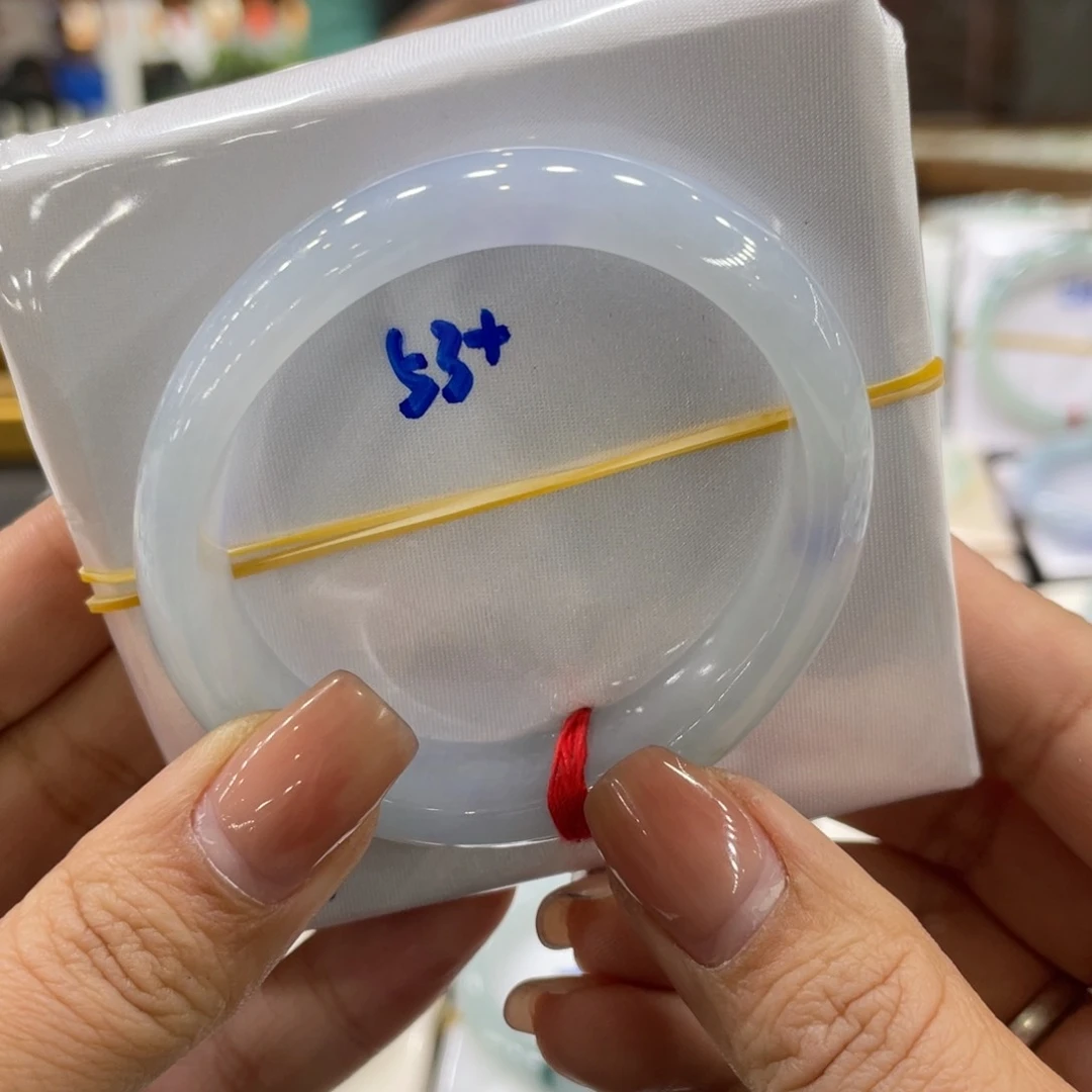 翡翠手镯未镶嵌翡翠手镯