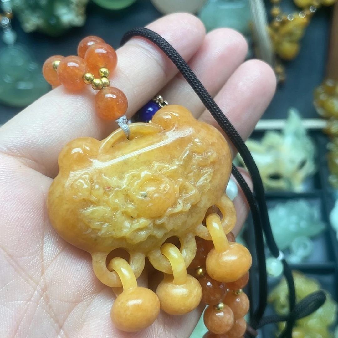 蛇纹石玉未镶嵌颈饰