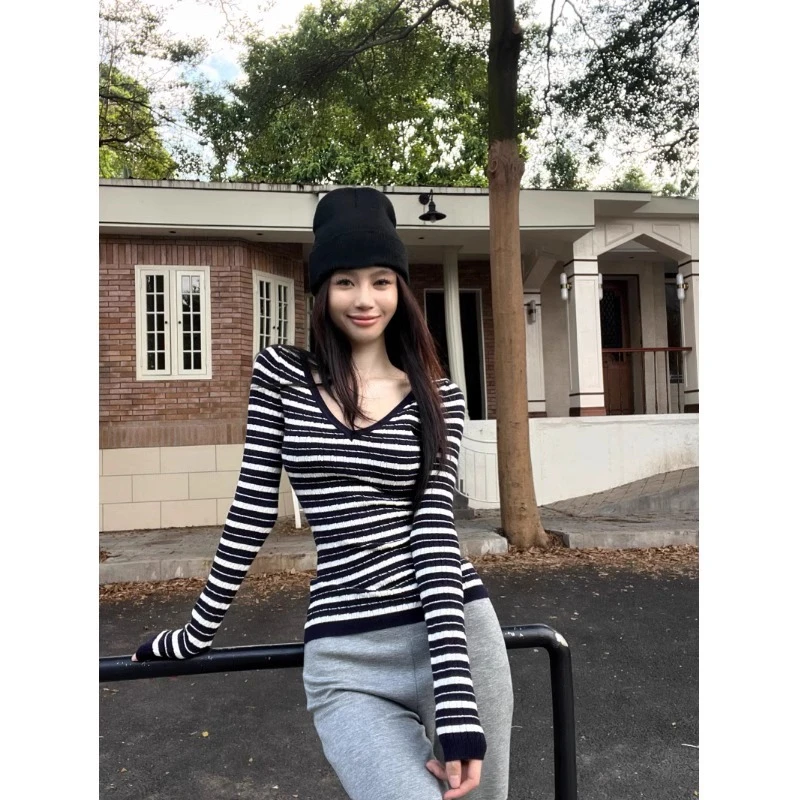 2025撞色V领条纹设计感内搭针织打底衫女春季洋气高级感显瘦上衣