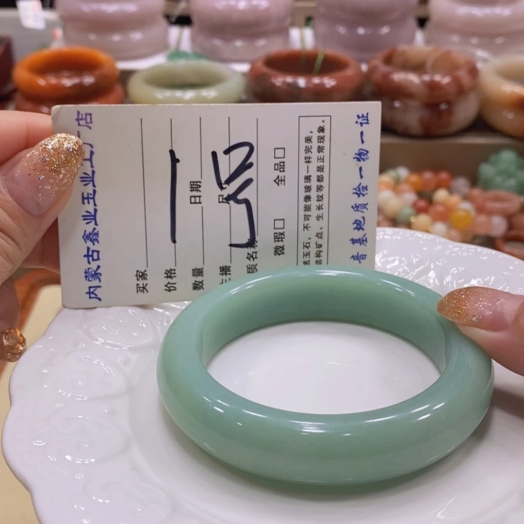 【闪购商品】未镶嵌手镯石英质玉