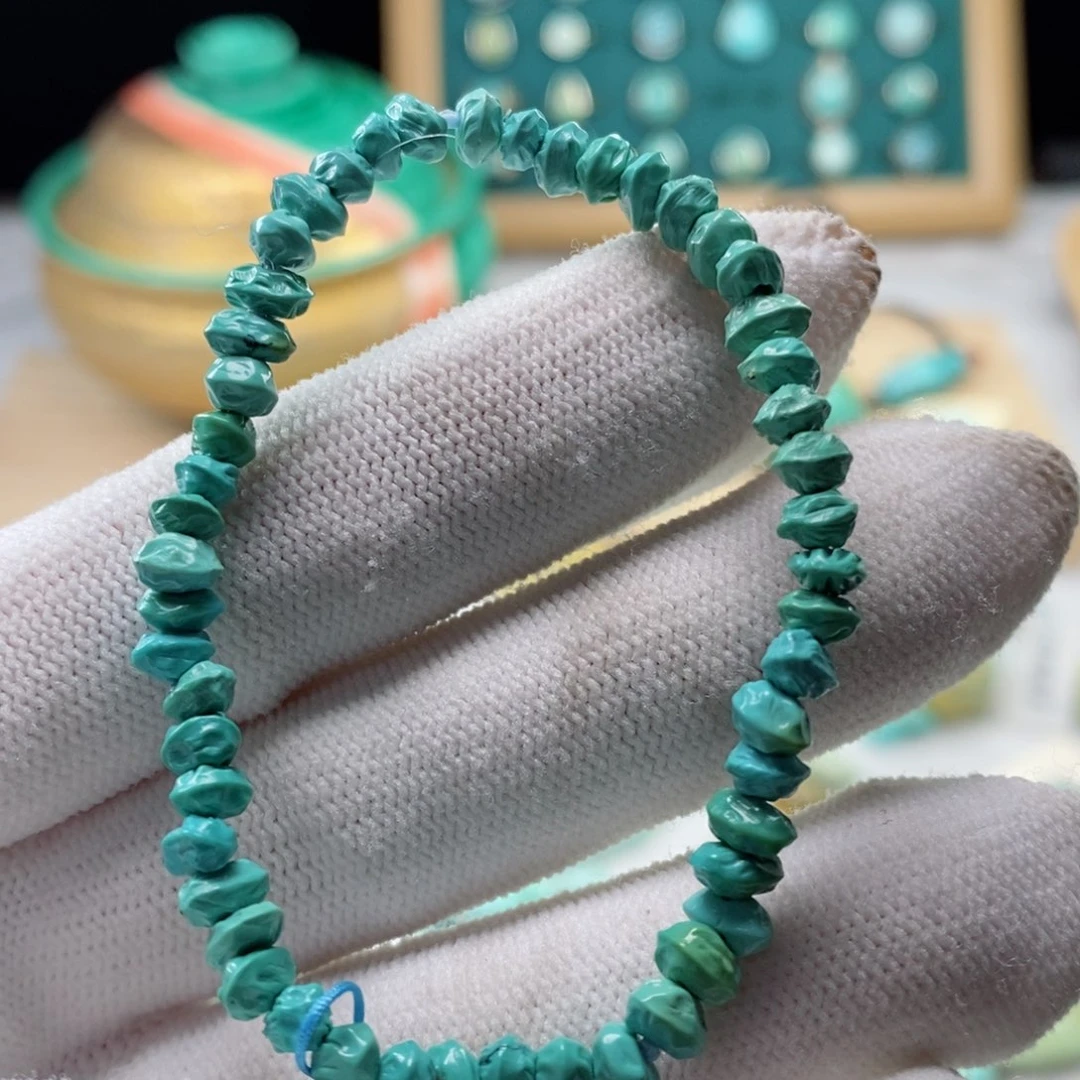 绿松石颈饰未镶嵌