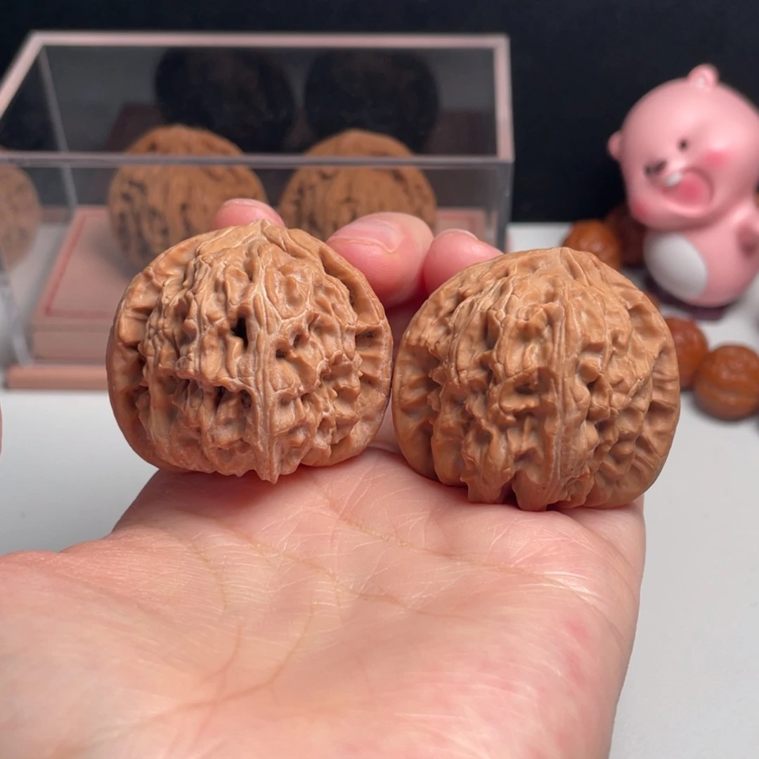 文玩核桃吊坠白狮子