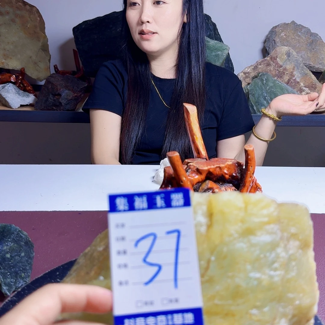 今***院未镶嵌蛇纹石玉珠宝奇石