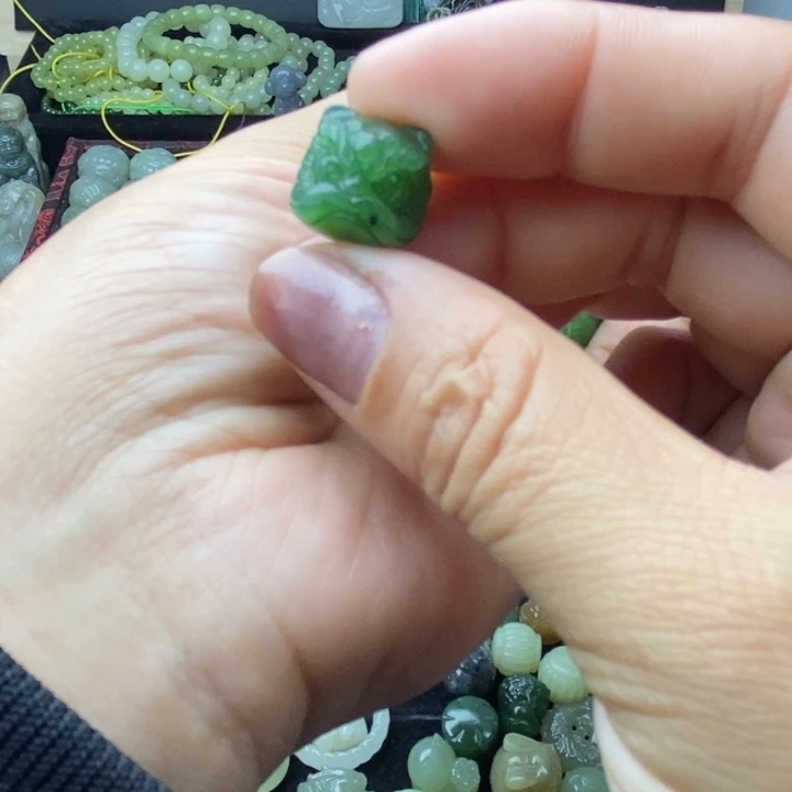 糯***ờ和田玉未镶嵌颈饰