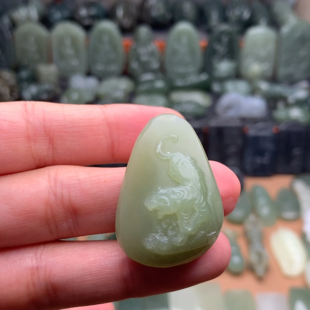 和田玉未镶嵌颈饰挂件23