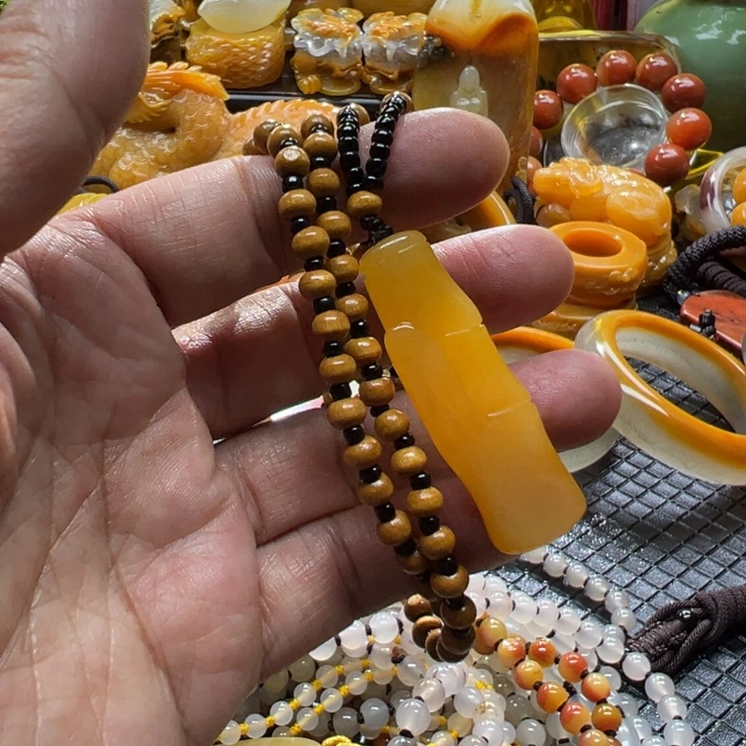 石英质玉未镶嵌颈饰