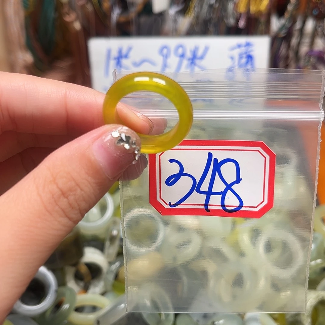 云***羡未镶嵌蛇纹石玉珠宝奇石