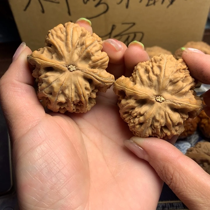 吊坠文玩核桃青***了粗筋