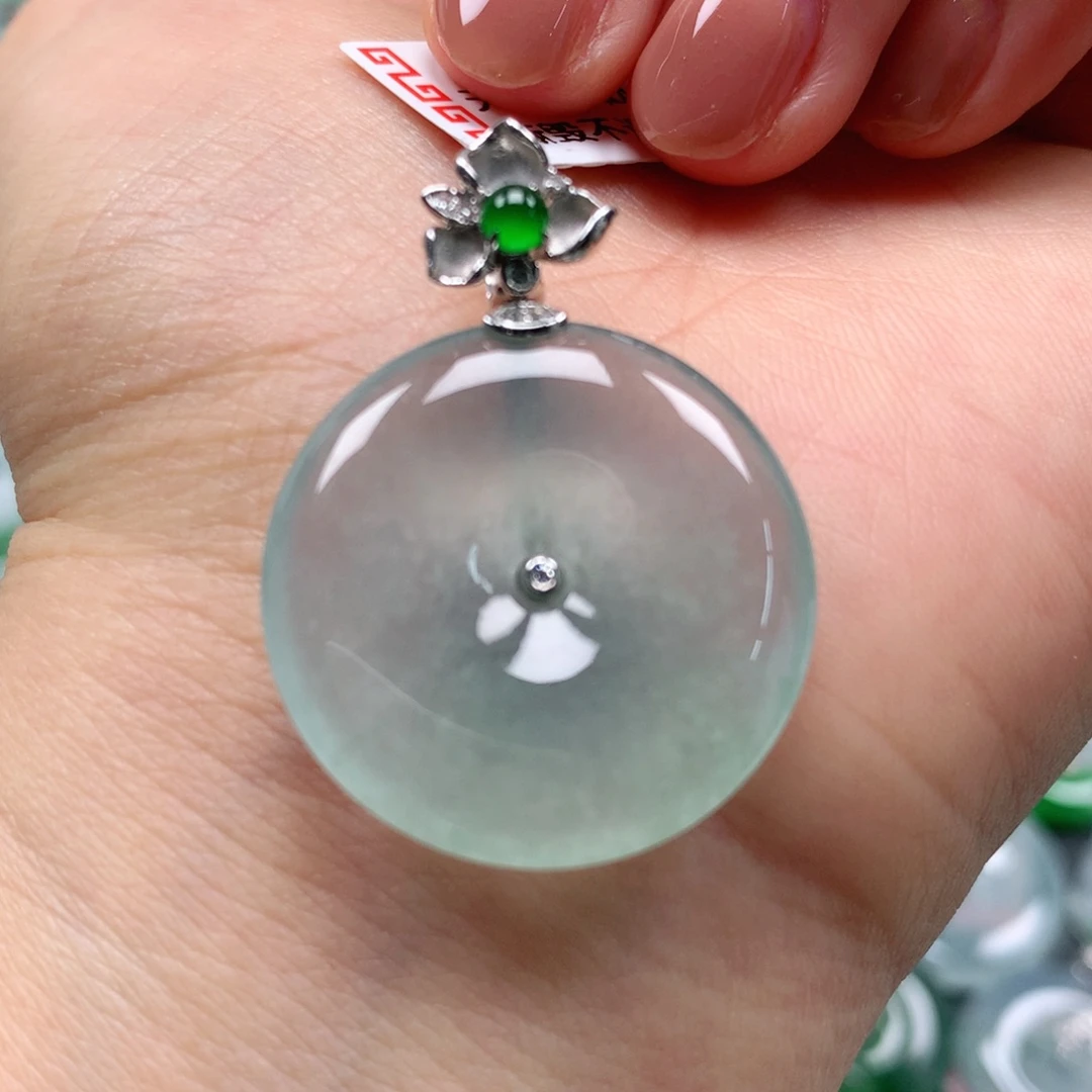 翡翠颈饰18K金镶嵌天然翡翠