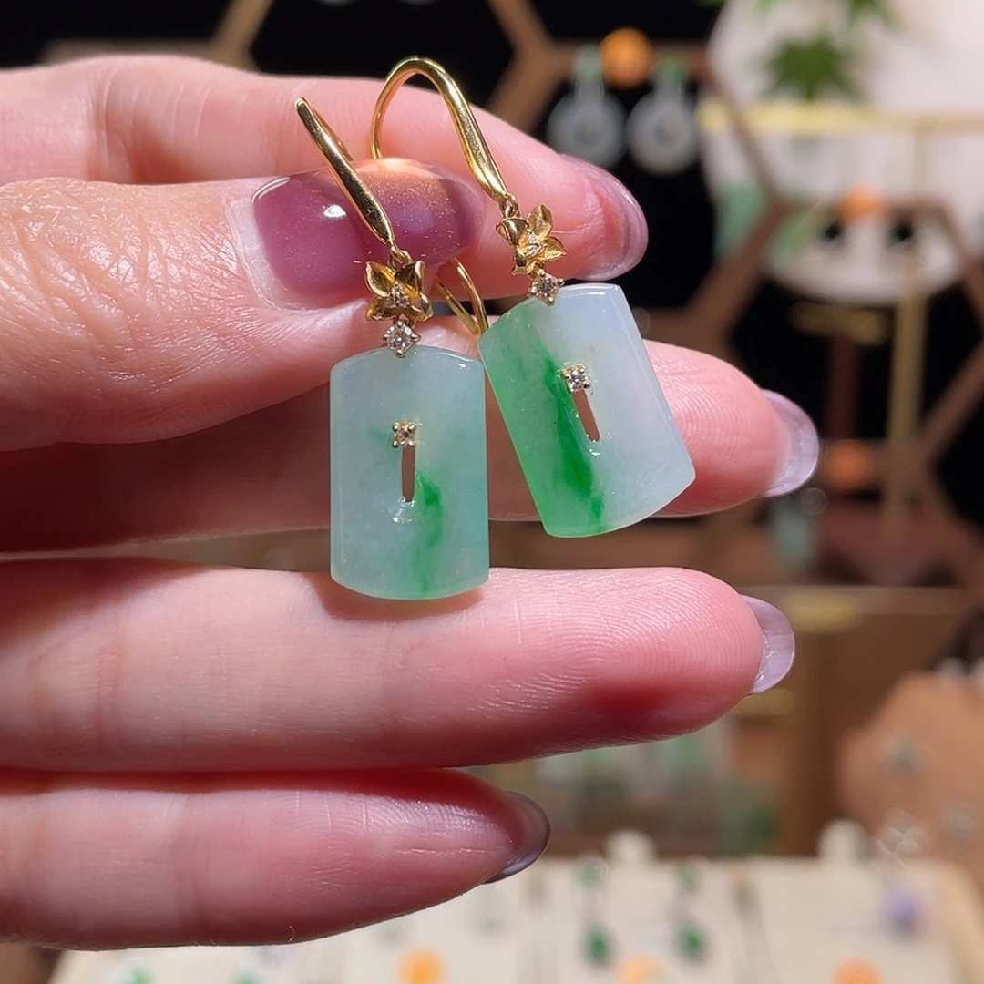 翡翠18K金镶嵌耳饰