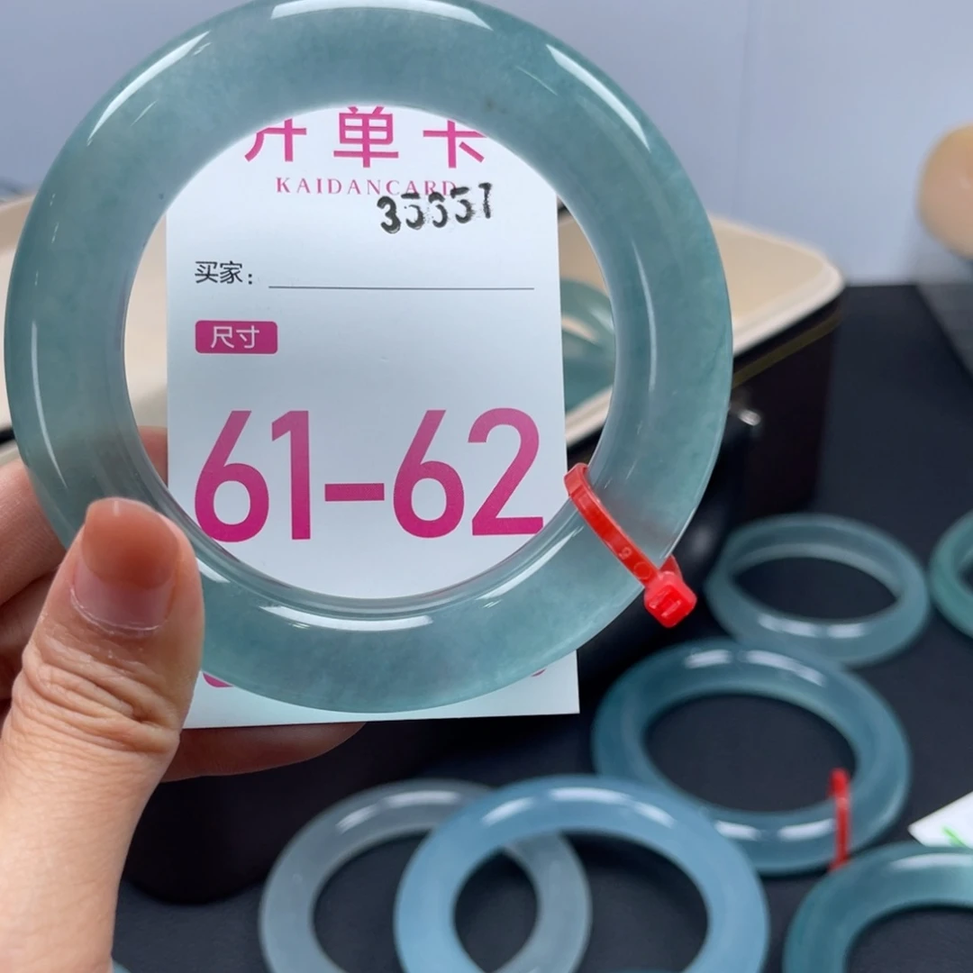 赚***赚石英质玉手镯未镶嵌