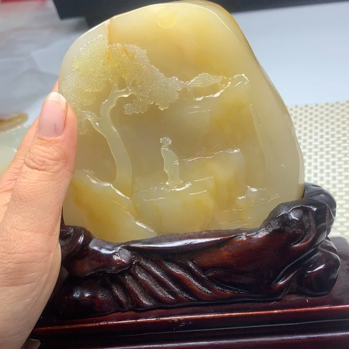 石英质玉（黄龙玉）未镶嵌颈饰