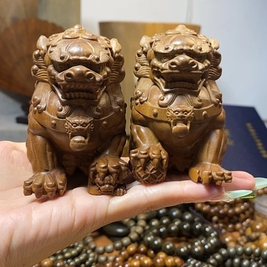 老山檀香狮子摆件一对