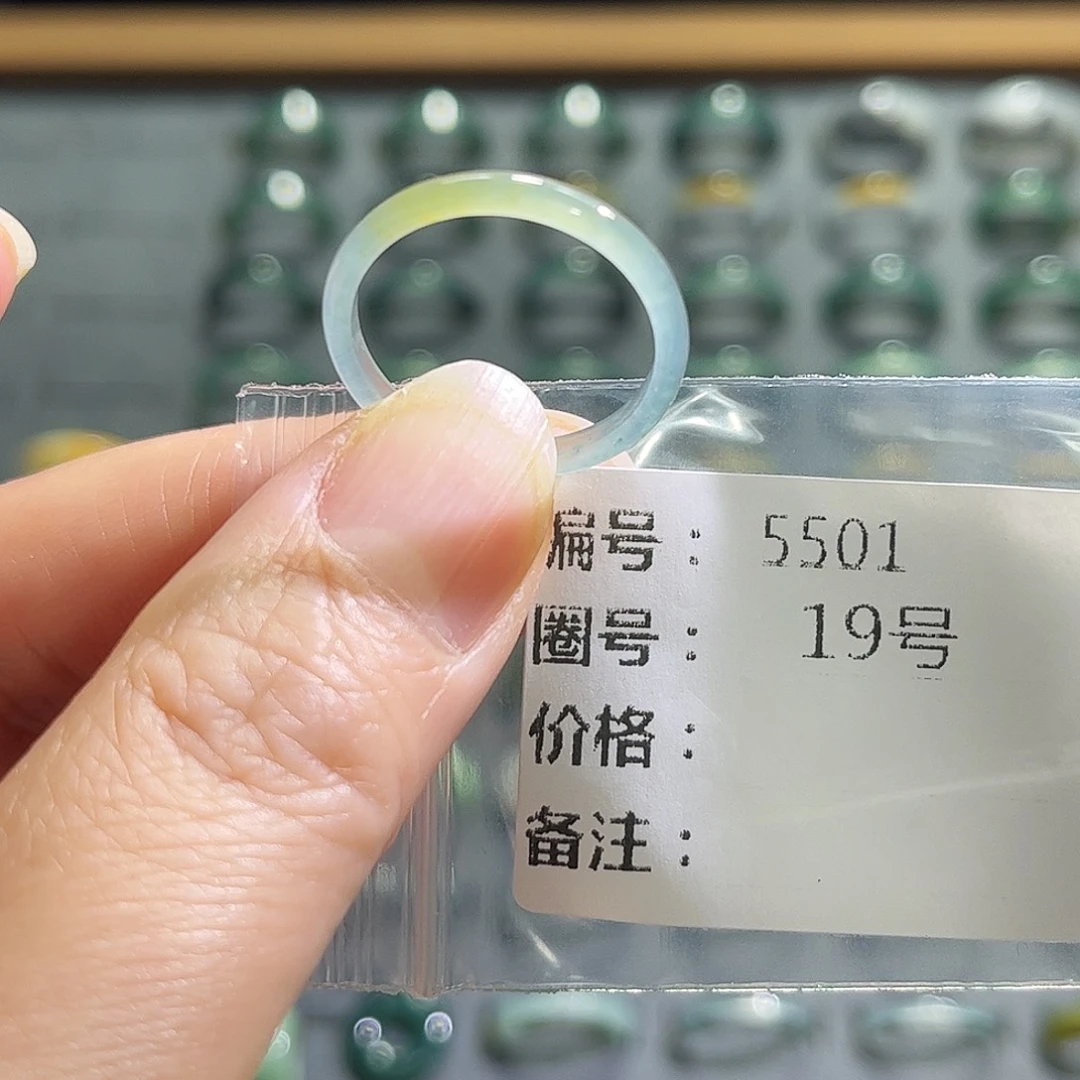 翡翠未镶嵌戒指5501。