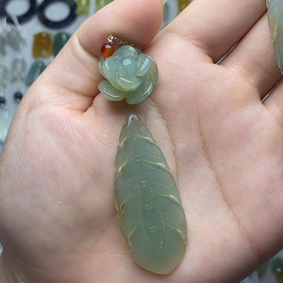 健***丽蛇纹石玉未镶嵌耳饰/颈饰