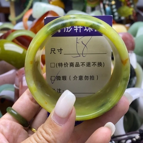 未镶嵌手镯石英质玉