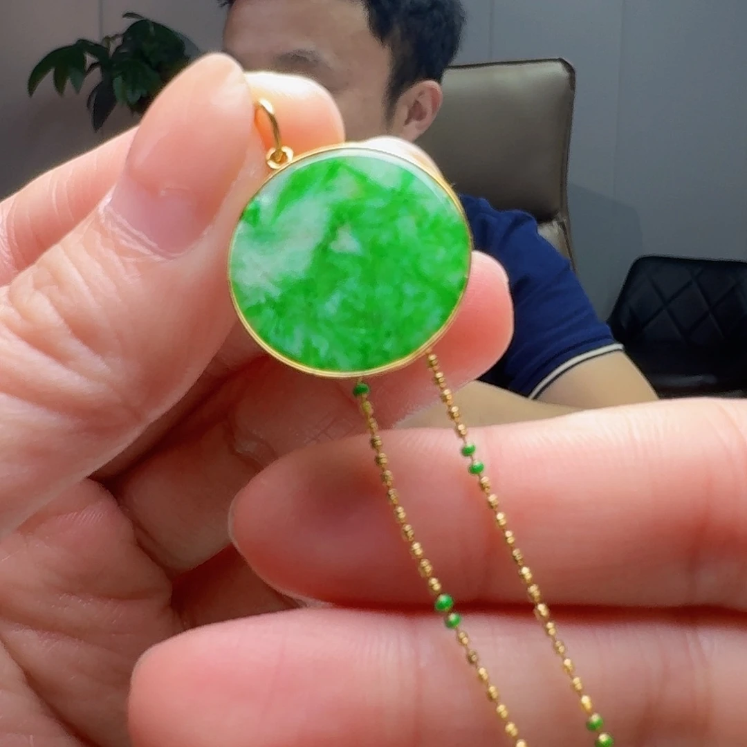 翡翠18K金镶嵌吊坠(赠链)天然