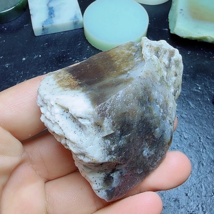 和田玉（糖玉）未镶嵌珠宝奇石