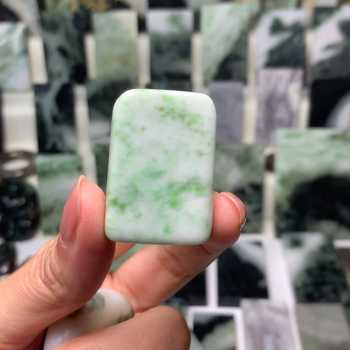 独山玉颈饰未镶嵌