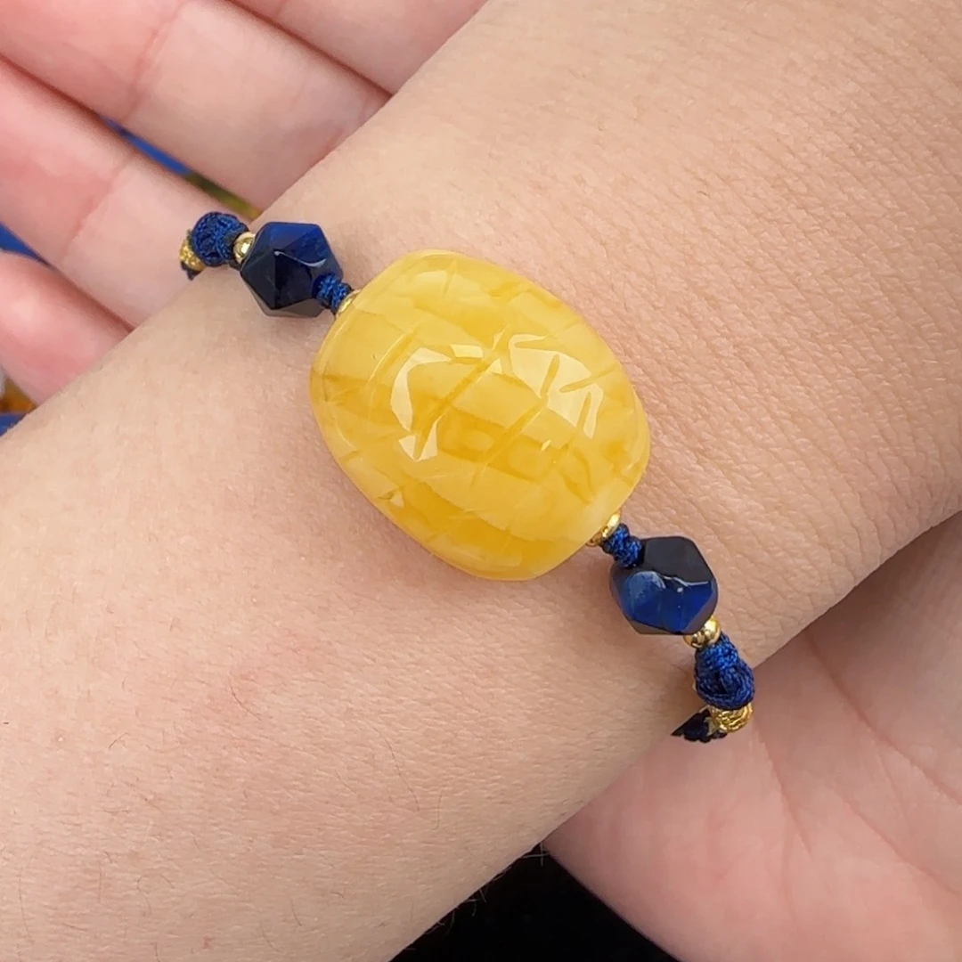 未镶嵌吊坠(赠链)蜜蜡