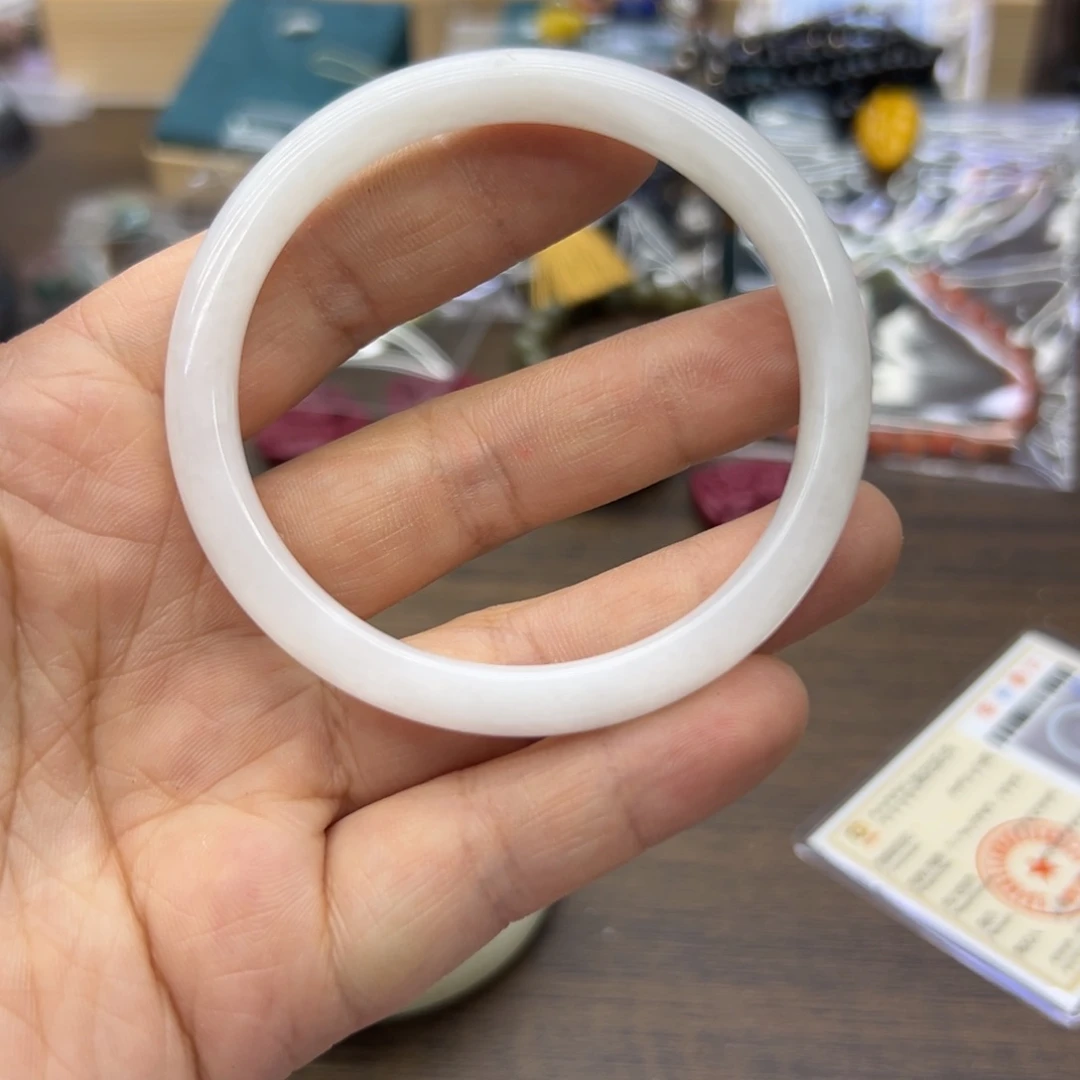 和田玉未镶嵌手镯57.9圈围641瑕