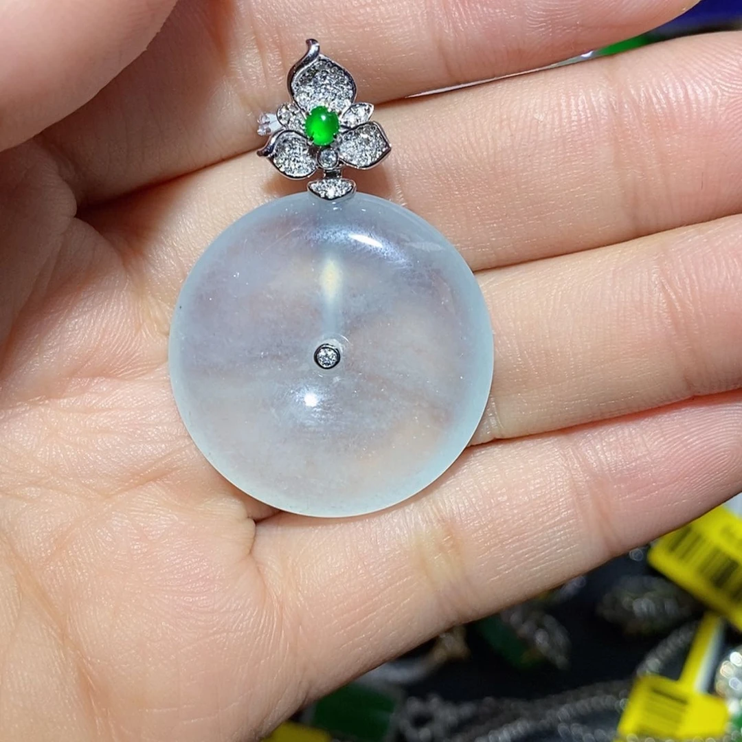 【闪购商品】翡翠颈饰18K金镶嵌p****比吊坠