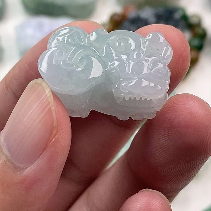 翡翠未镶嵌颈饰貔貅