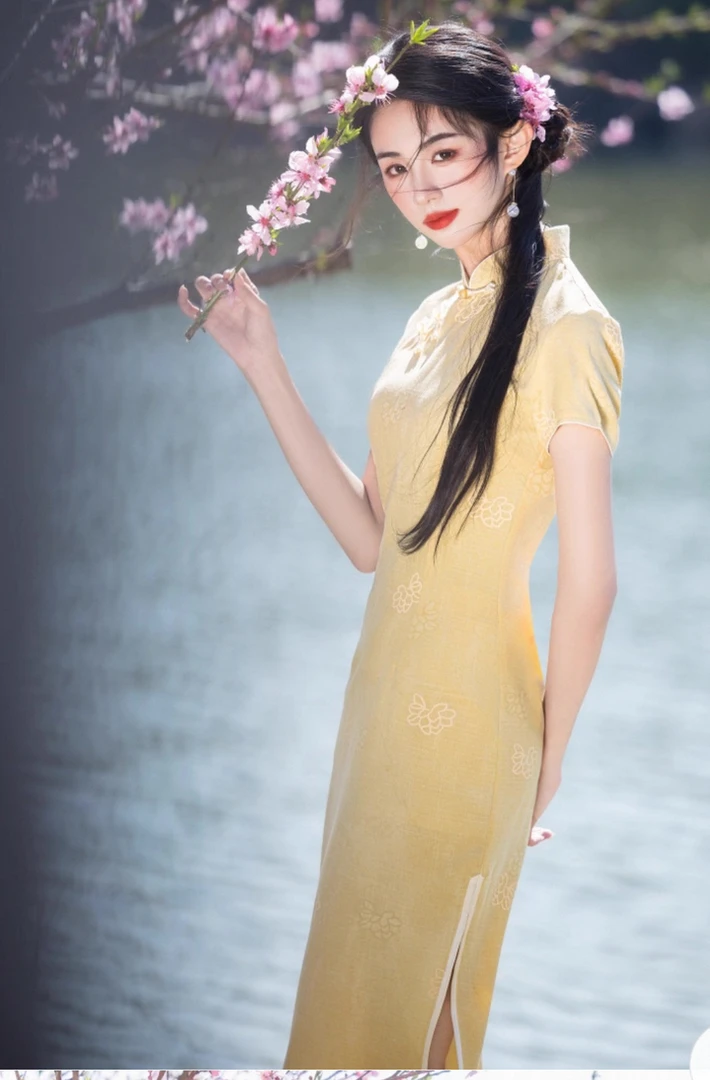 鹅黄少女款旗袍-盘扣以直播间为准
