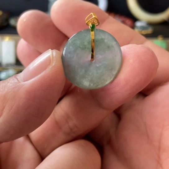 翡翠18K金镶嵌颈饰平安扣