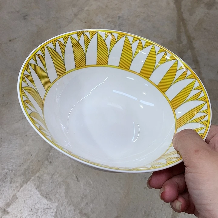 瓷片咖啡机和奶茶的