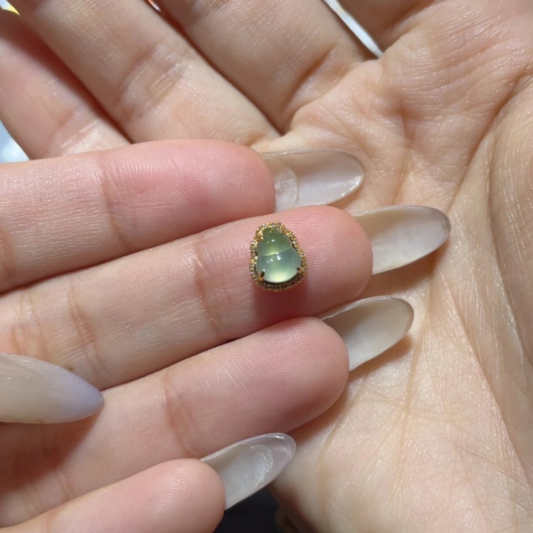 【闪购商品】颈饰18K金镶嵌翡翠晨**微