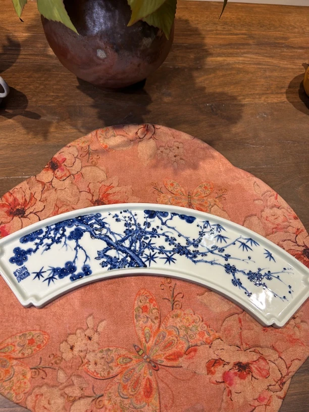 青慧坊窑仿明松竹梅扇形壶承