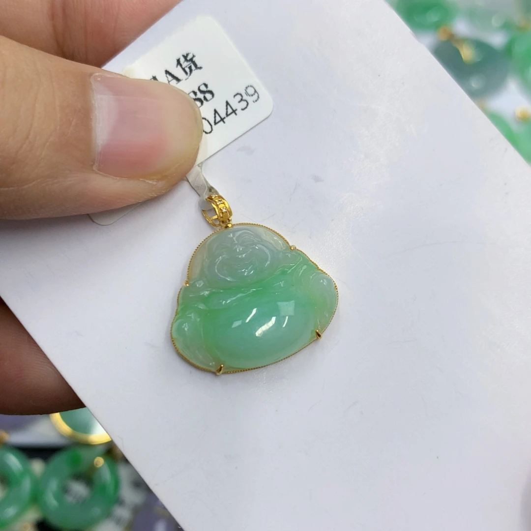 翡翠18K金镶嵌颈饰翡翠