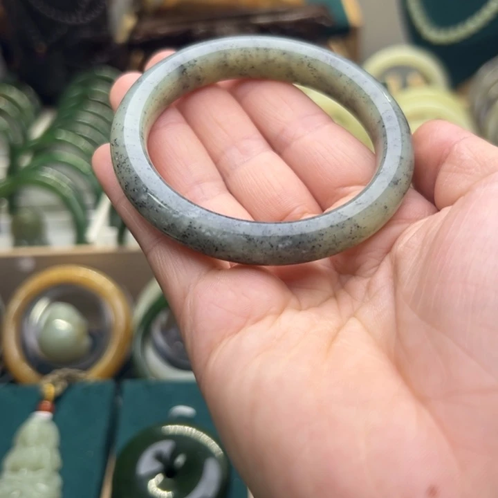 和田玉手镯未镶嵌55.8圈围7021