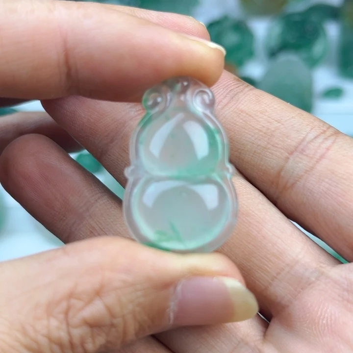 颈饰未镶嵌石英质玉