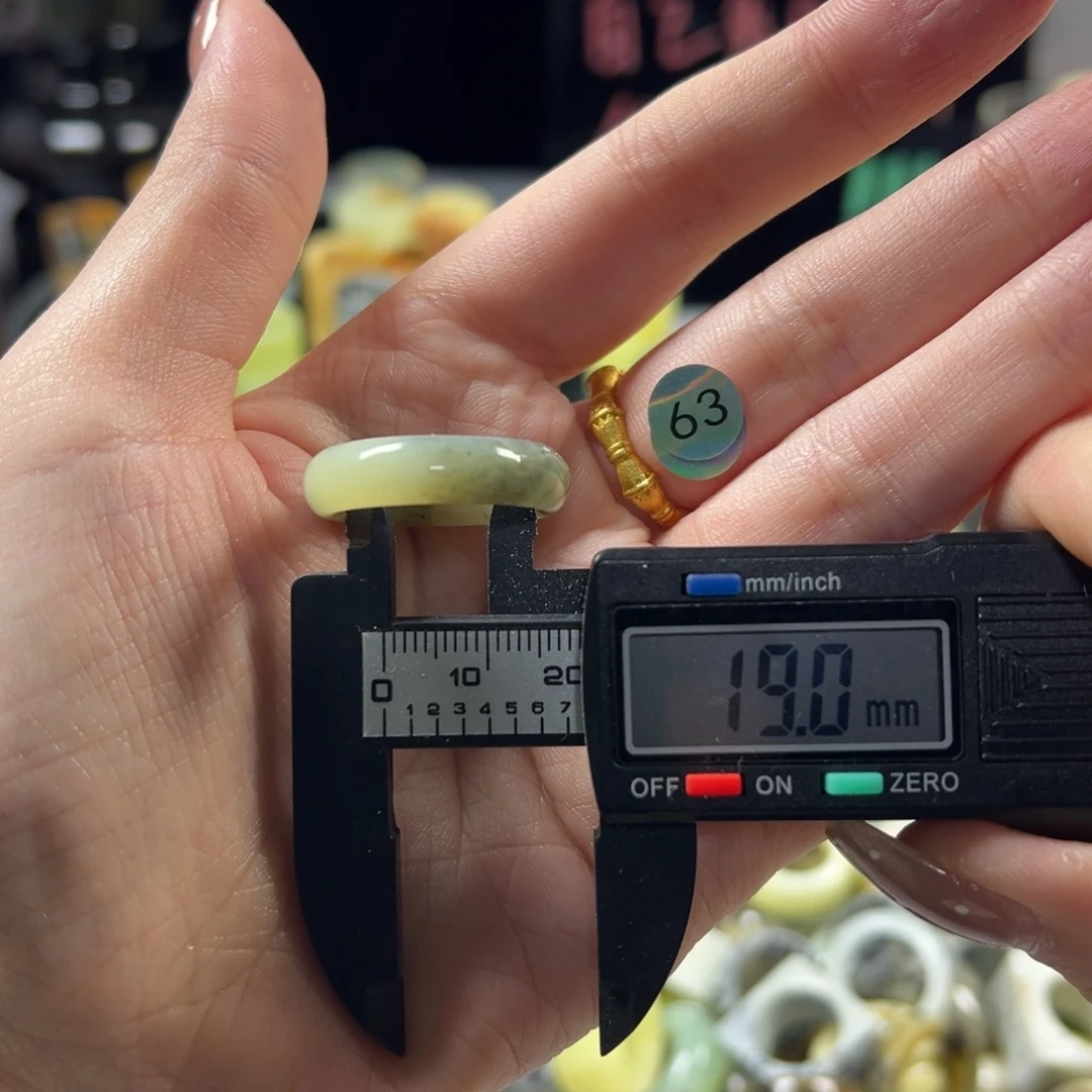 蛇纹石玉未镶嵌戒指