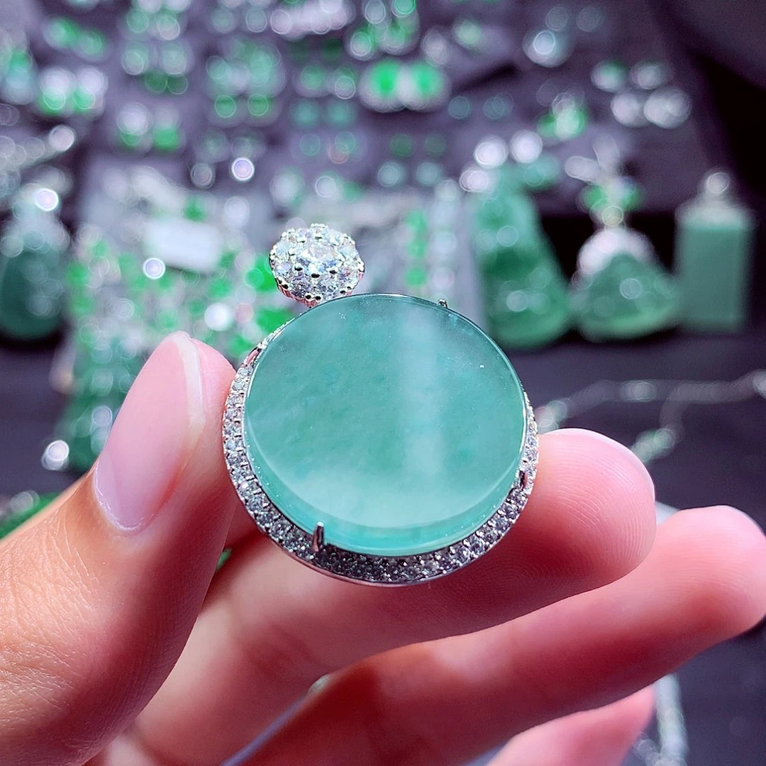 翡翠未镶嵌颈饰挂件