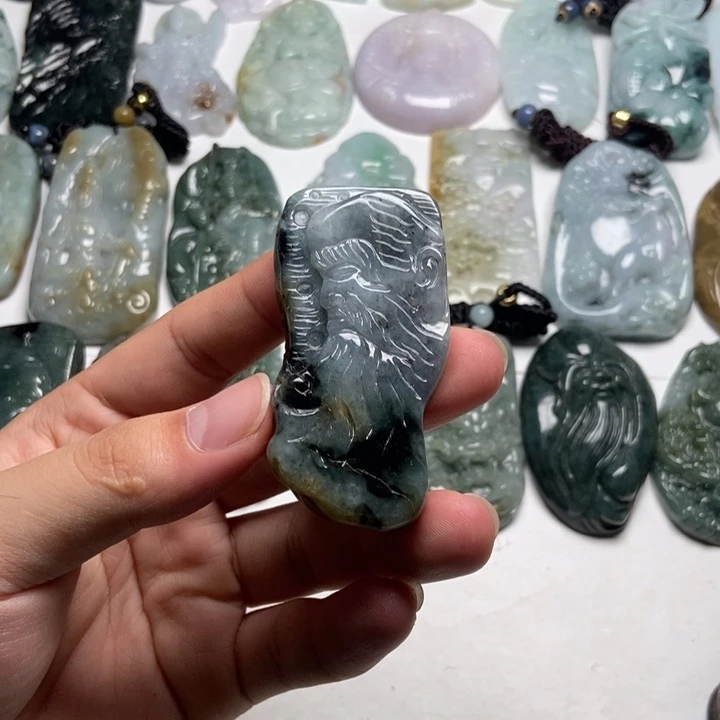 翡翠未镶嵌颈饰达摩41