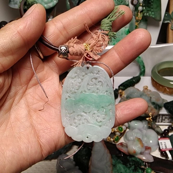 翡翠吊坠(赠链)未镶嵌