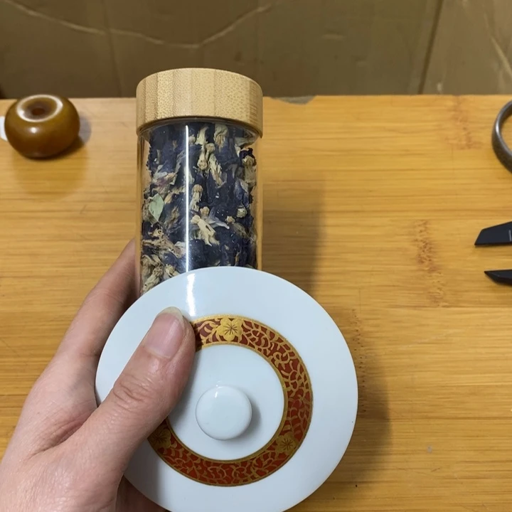 瓷片哈中工工艺品一件