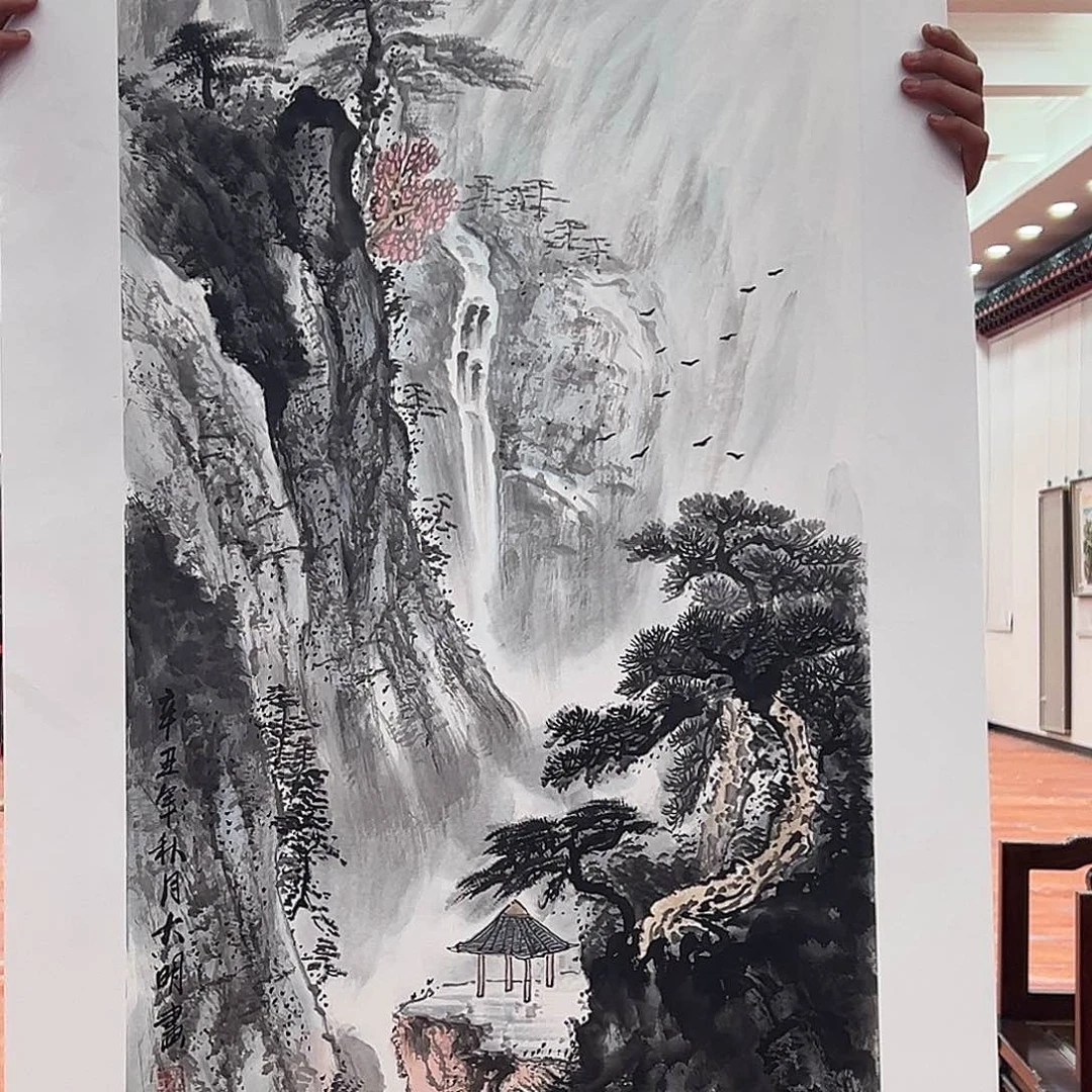 国画朱大明原作溯源带证件合影视频