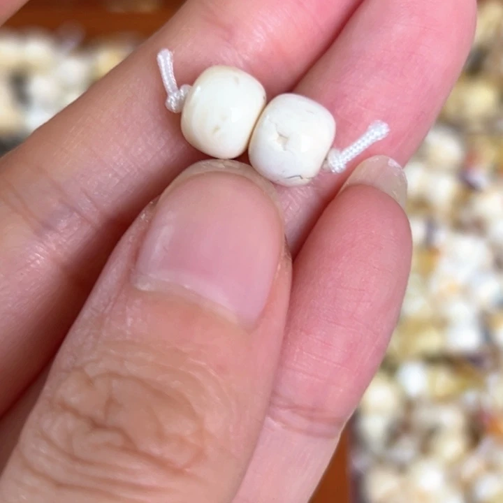 未镶嵌蜜蜡裸石8mm一对