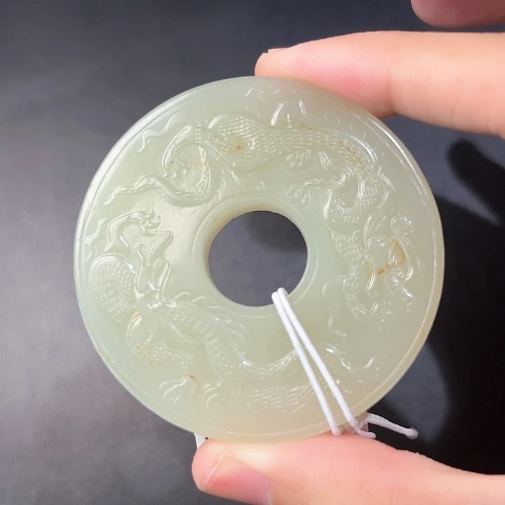 和田玉挂件未镶嵌黑*壳