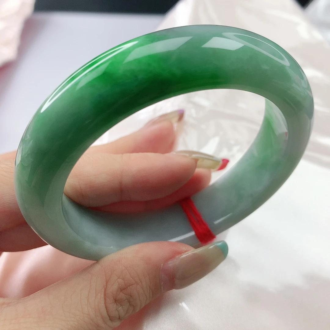 翡翠手镯未镶嵌，667