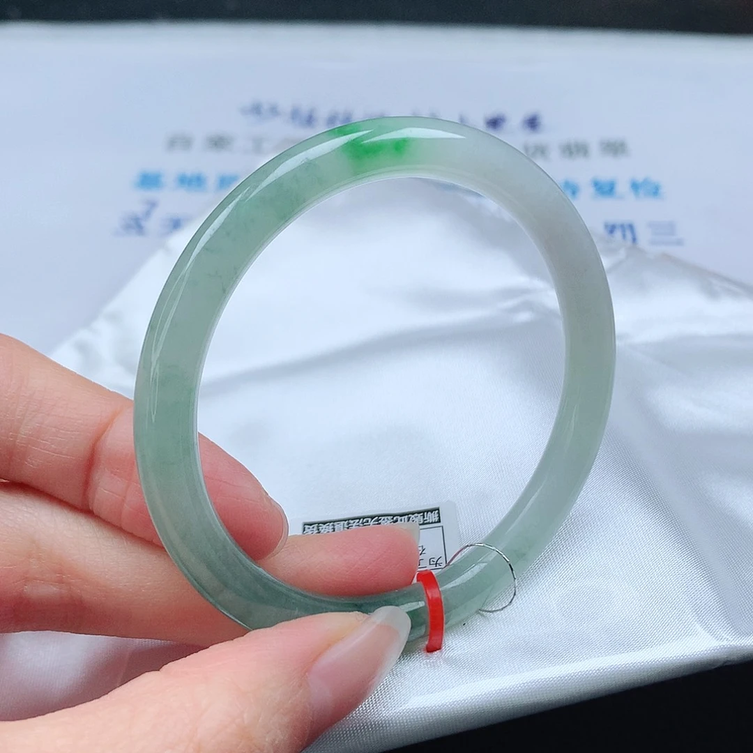 翡翠手镯（圆镯）未镶嵌53圆