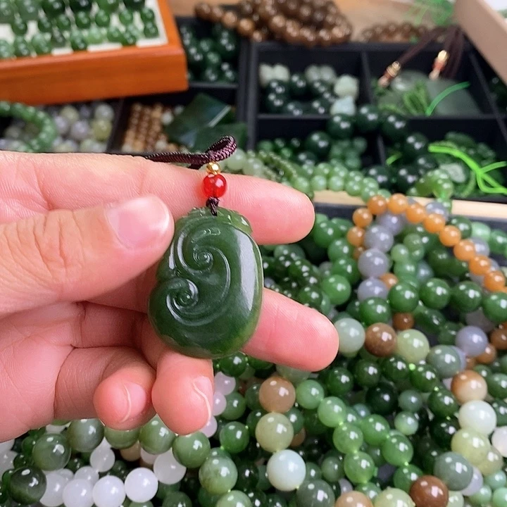 和田玉（碧玉）颈饰未镶嵌