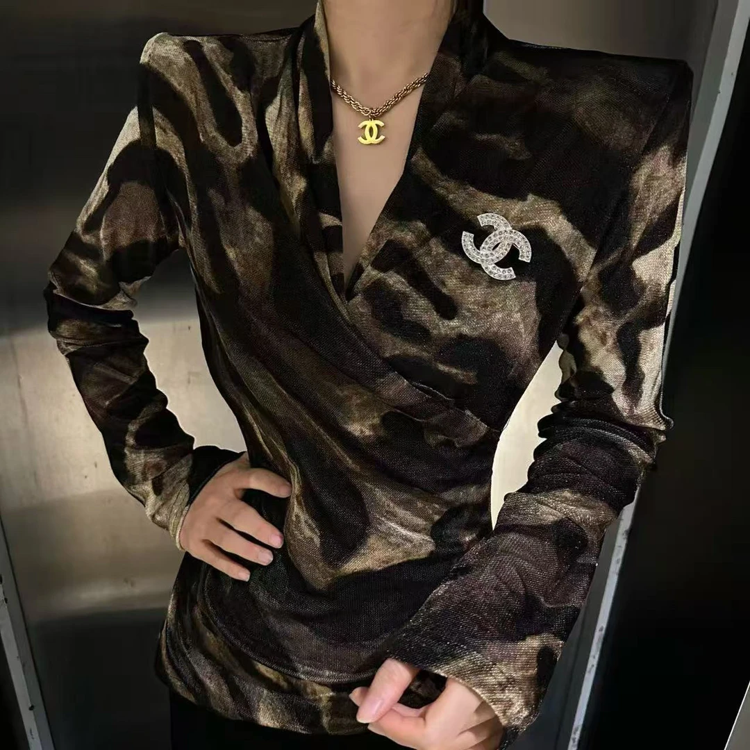 斑马纹咖色上衣女秋季新款高级感V领长袖正肩修身T恤内搭打底衫