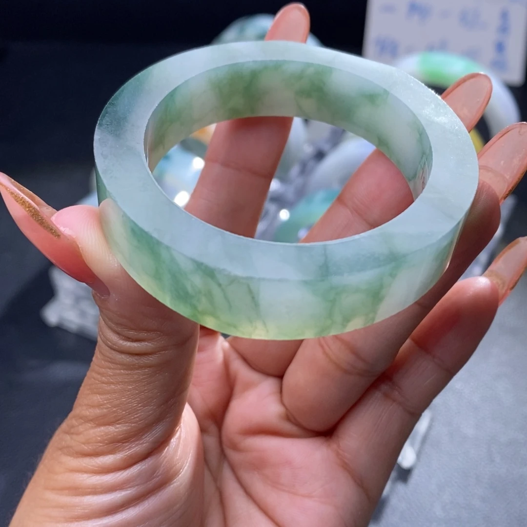 定制翡翠未镶嵌翡翠手镯